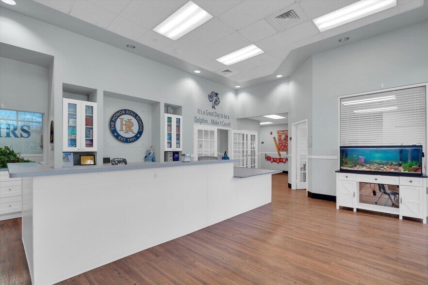 More Photos Of 20417 S University Blvd, Missouri City Schools For Lease
