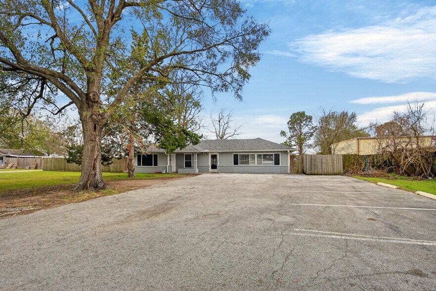 Primary Photo Of 5109 E 5th St, Katy Storefront Retail Office For Lease