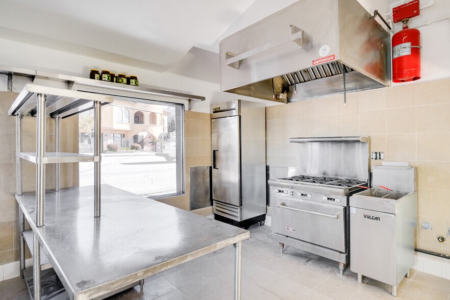 More Photos Of 6500 Foothill Blvd, Tujunga Restaurant For Sale