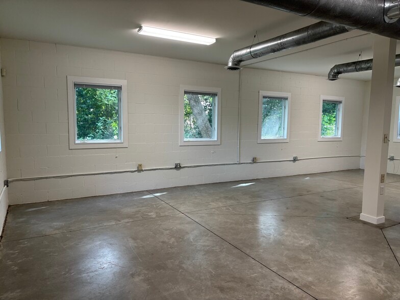 More Photos Of 2035 Manchester St NE, Atlanta Loft Creative Space For Lease