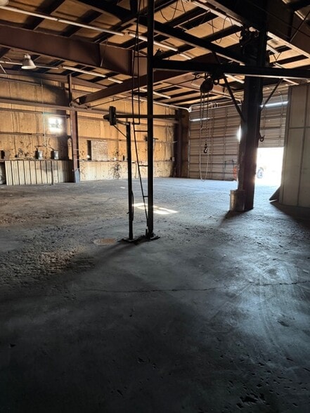 More Photos Of 211 Carolina St, Borger Industrial For Sale