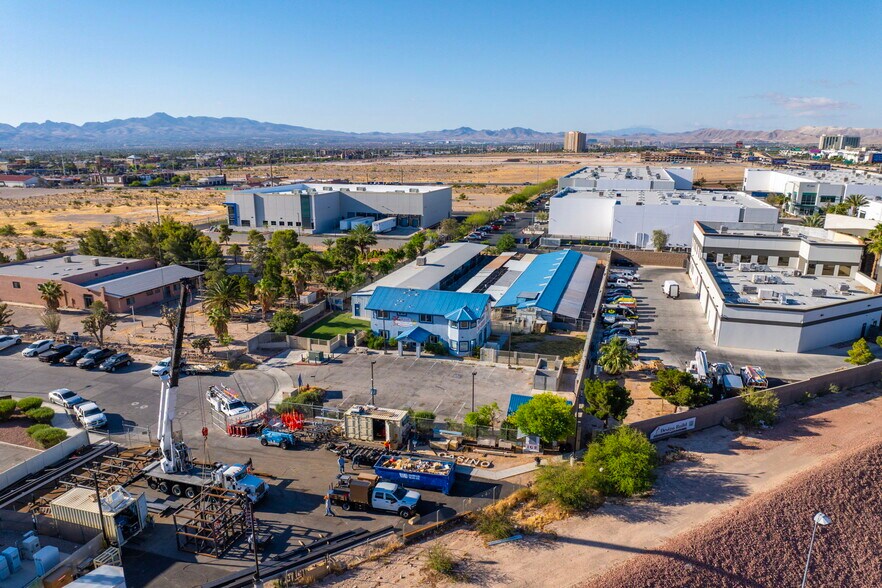 More Photos Of 2675 W Arby, Las Vegas Veterinarian Kennel For Sale
