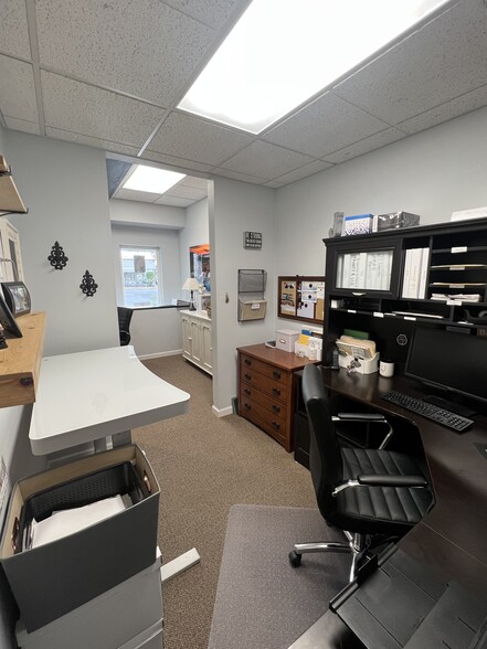 More Photos Of 819 Commercial Ave, Anacortes Office For Sale