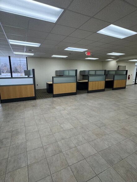 More Photos Of 3805 Highland Rd, Waterford Bank For Sale