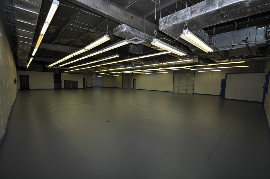 More Photos Of 5829 Beverly Hill St, Houston Warehouse For Lease