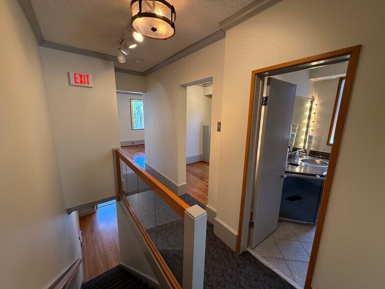 More Photos Of 3447 W Cary St, Richmond Office For Lease