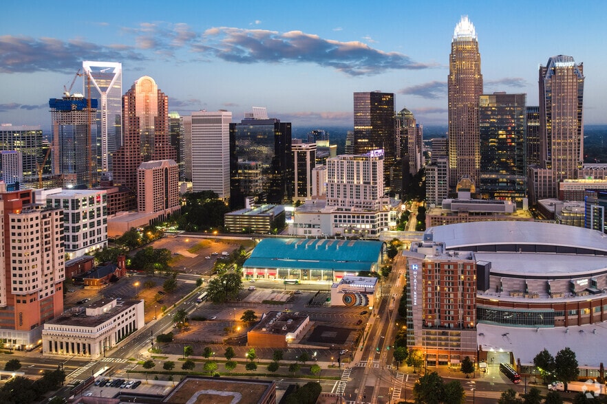 More Photos Of 210 E Trade St, Charlotte Unknown For Lease