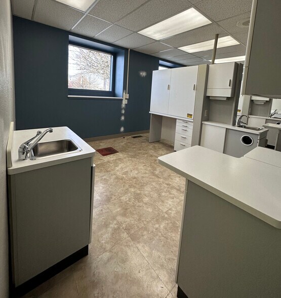 More Photos Of 940-948 NE 102nd Ave, Portland Medical For Sale