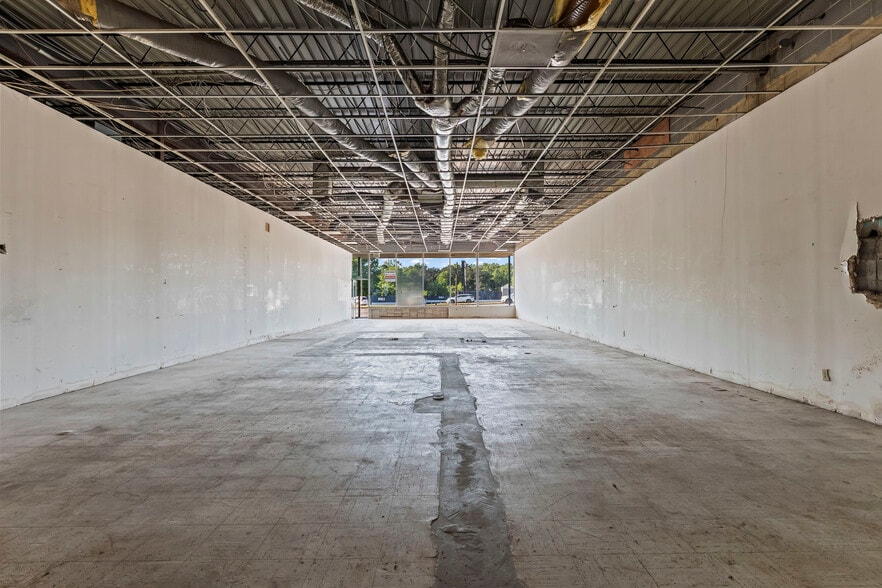 More Photos Of 3972-3976 Lawrenceville Hwy, Tucker Storefront For Lease