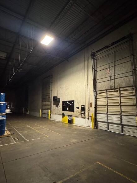 More Photos Of 600 Ellis Rd N, Jacksonville Warehouse For Lease