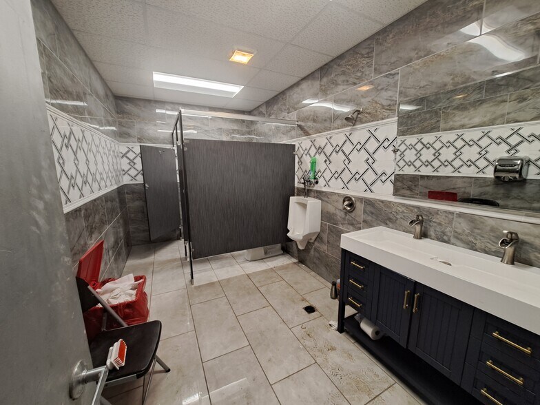 More Photos Of 625 Factory Rd, Addison Warehouse For Sale