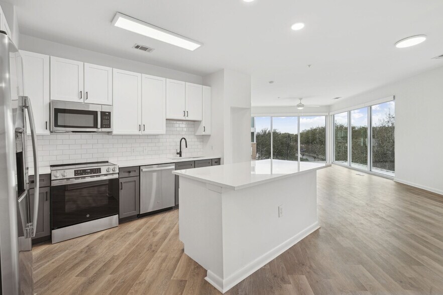 More Photos Of 725-735 Coleman Blvd, Mount Pleasant Apartments For Lease