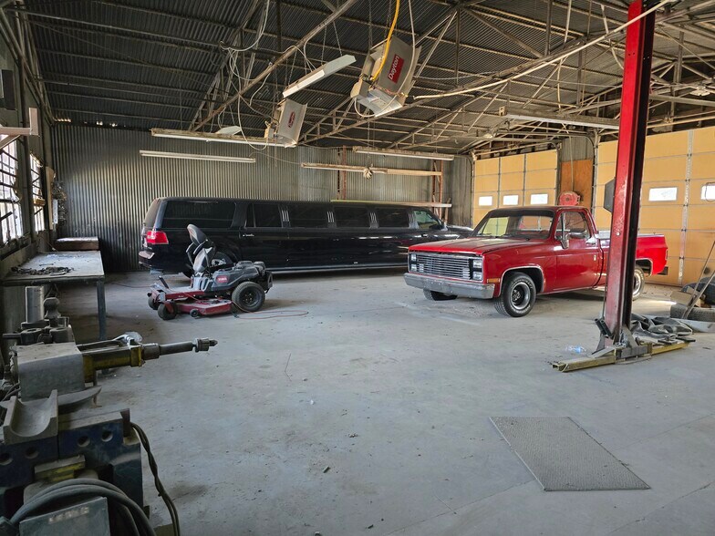 More Photos Of 367 E Washington St, Stephenville Light Manufacturing For Sale