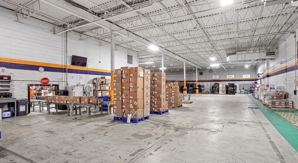 More Photos Of 3500 Aut Transcanadienne, Pointe-claire Distribution For Sale