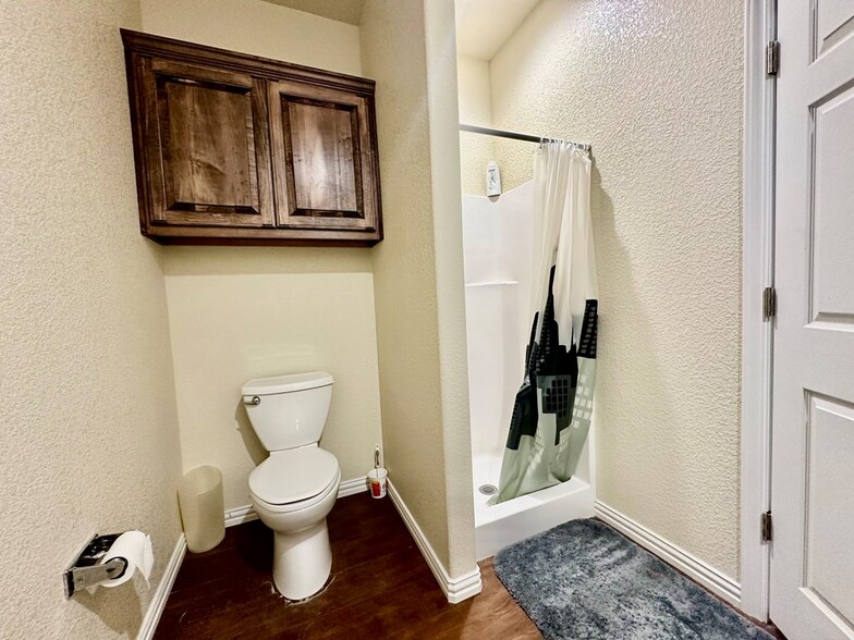 More Photos Of 602 US Highway 385 N, Seminole Flex For Sale