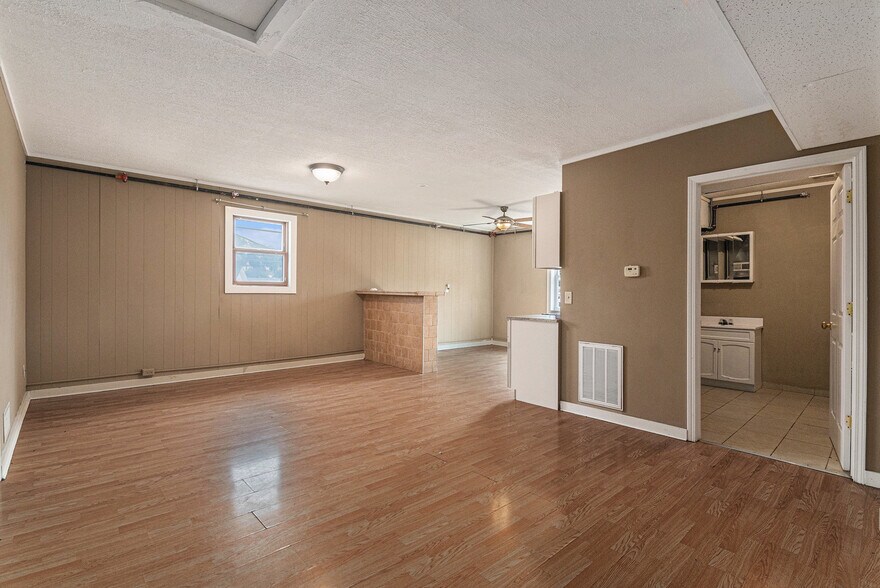 More Photos Of 6500 Railroad Ave, Omaha Restaurant For Sale