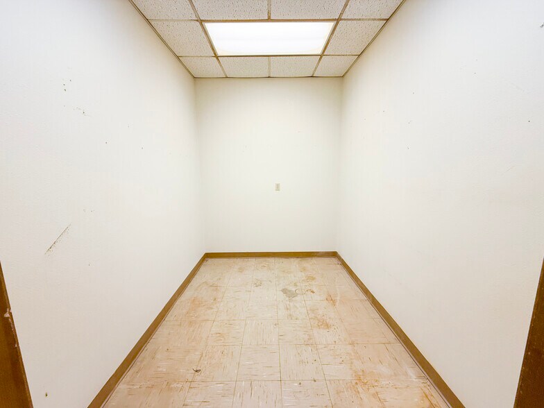 More Photos Of 1901 Carter St, Pampa Office For Sale