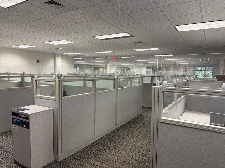 More Photos Of 1560 Sawgrass Corporate Pkwy, Sunrise Office For Lease
