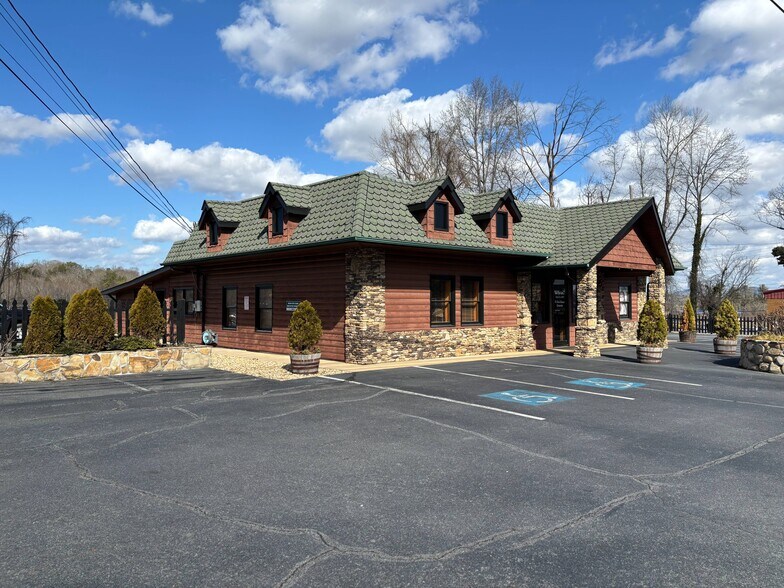 More Photos Of 3831 E First St, Blue Ridge Office For Sale