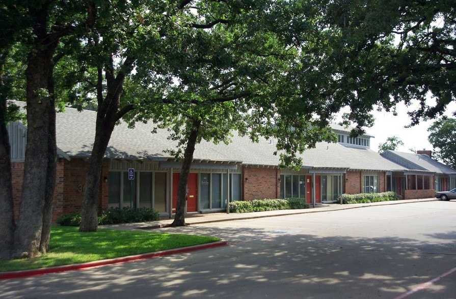 More Photos Of 3603-3617 W Pioneer Pky, Arlington Office For Lease