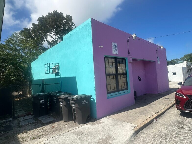 More Photos Of 1011 N Tamarind Ave, West Palm Beach Storefront For Lease