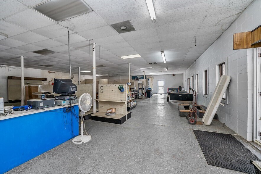 More Photos Of 1470 S Jefferson Ave, Cookeville Showroom For Sale