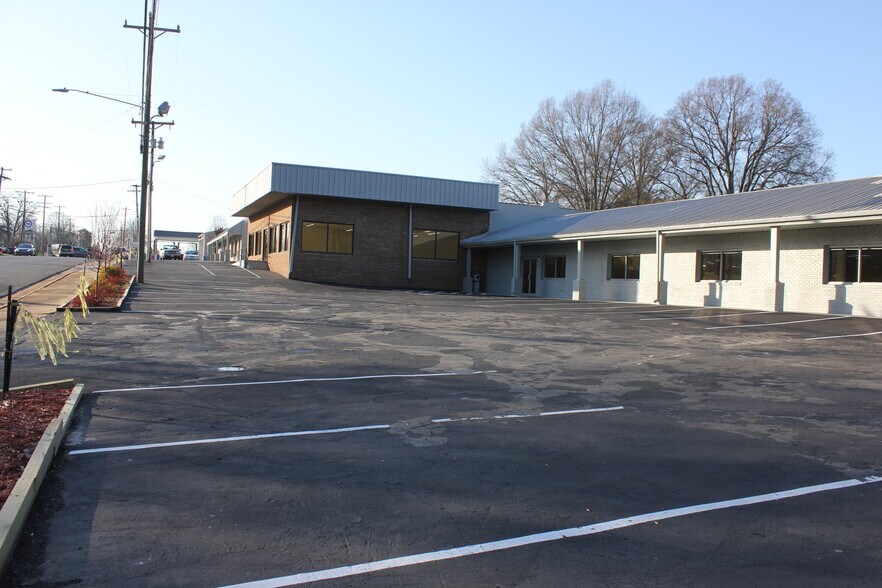 More Photos Of 2914 Gibbon Rd, Charlotte Freestanding For Lease