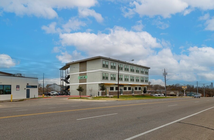 More Photos Of 4507 E Martin Luther King Jr Blvd, Austin Apartments For Sale