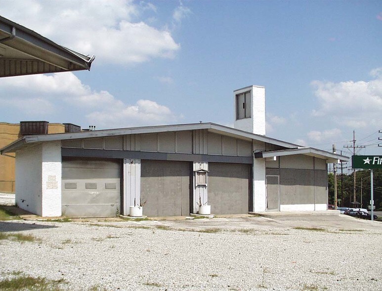 More Photos Of 7201 Natural Bridge Rd, Normandy Freestanding For Lease