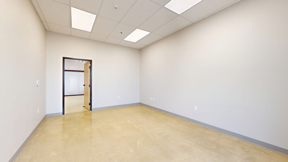 More Photos Of 7001 W. I-10, San Antonio Office For Lease