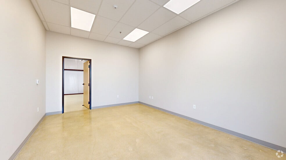 More Photos Of 7001 W. I-10, San Antonio Office For Lease