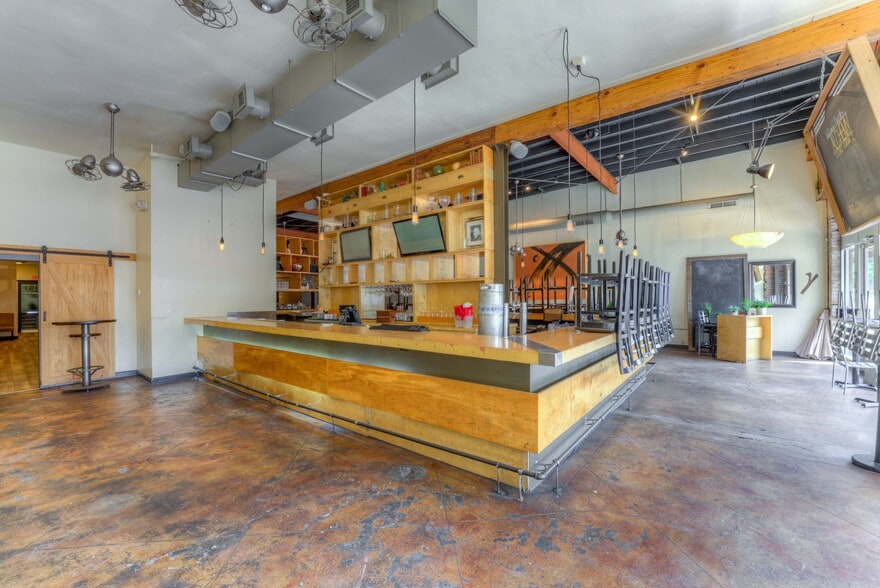 More Photos Of 940-942 S Cooper St, Memphis Storefront For Lease