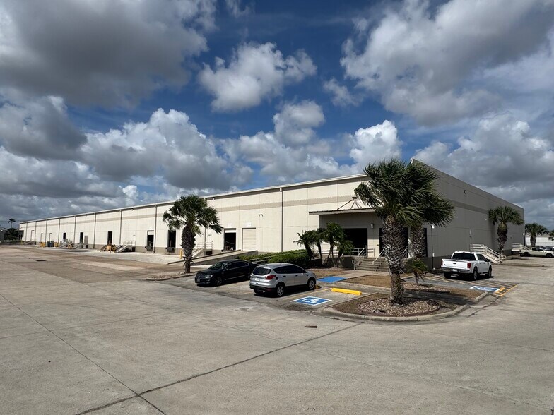 More Photos Of 1000 Billy Mitchell Blvd, Brownsville Warehouse For Lease