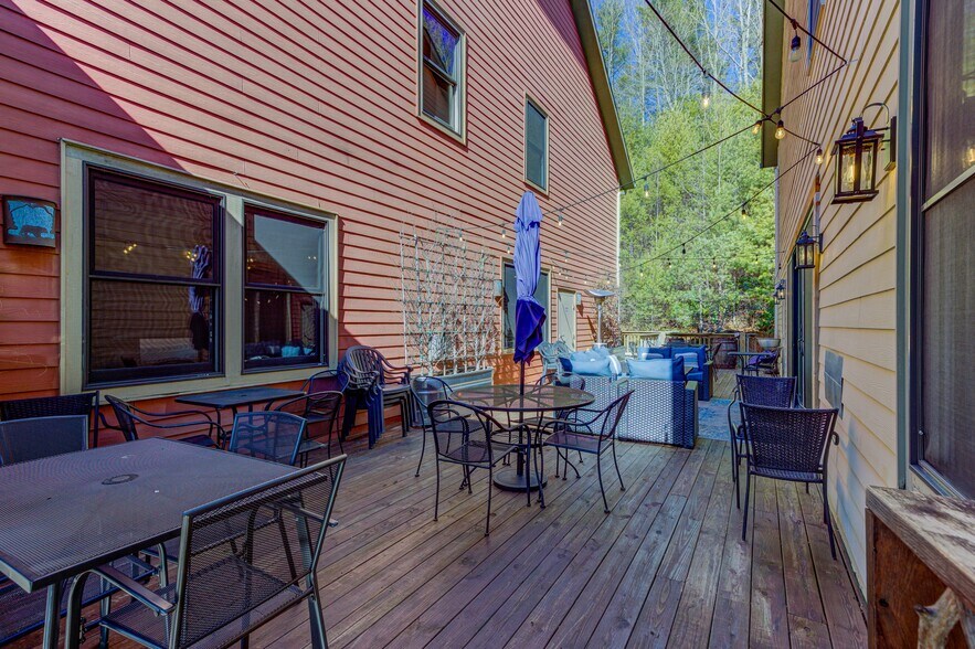 More Photos Of 3093 US Highway 64 E, Sapphire General Retail For Sale