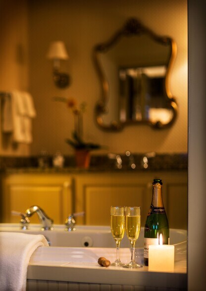 More Photos Of 18 Main St, Stowe Hotel For Sale