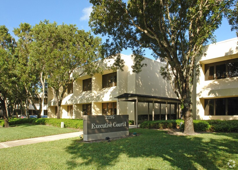 Primary Photo Of 2295 NW Corporate Blvd, Boca Raton Office Residential For Lease
