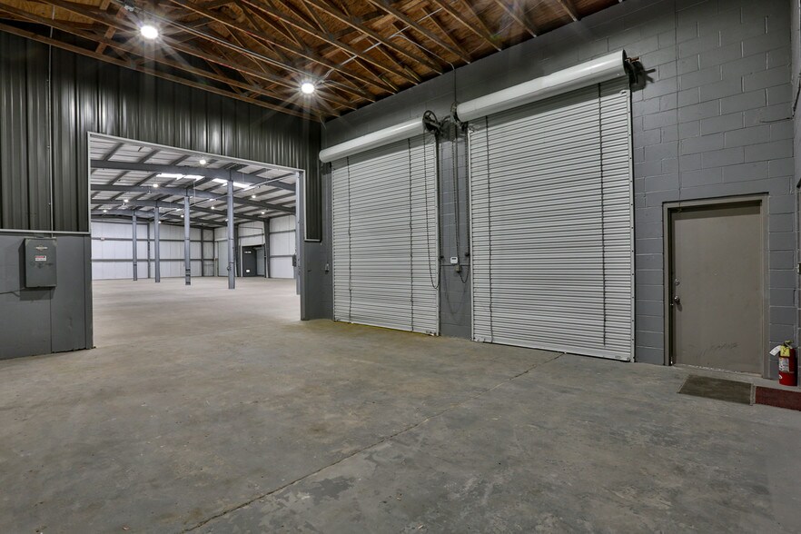 More Photos Of 711 Commercial Dr, Daytona Beach Manufacturing For Lease