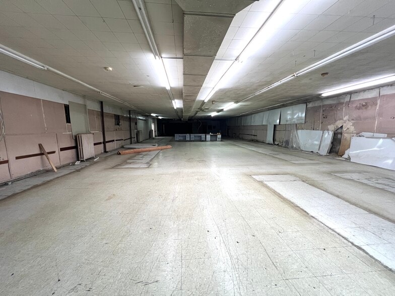 More Photos Of 127 W 7th St, Connersville Freestanding For Sale