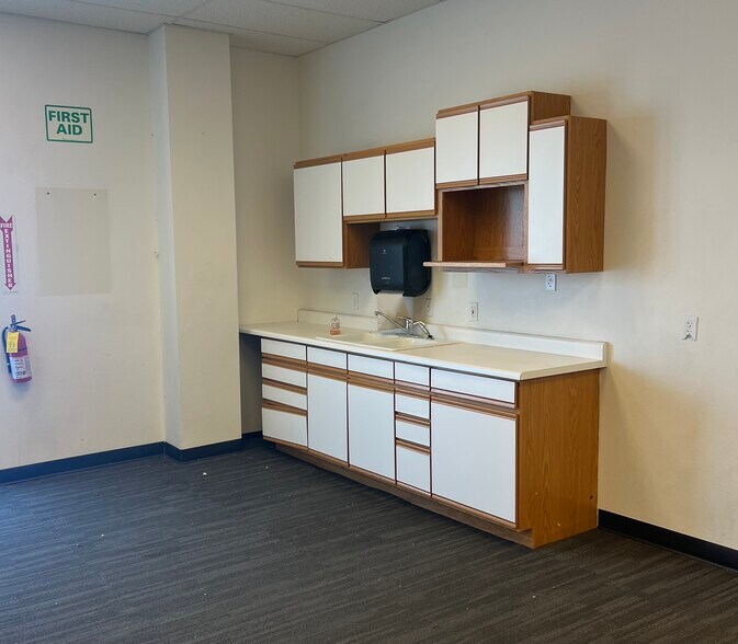 More Photos Of 4104 Outlook Blvd, Pueblo Freestanding For Lease