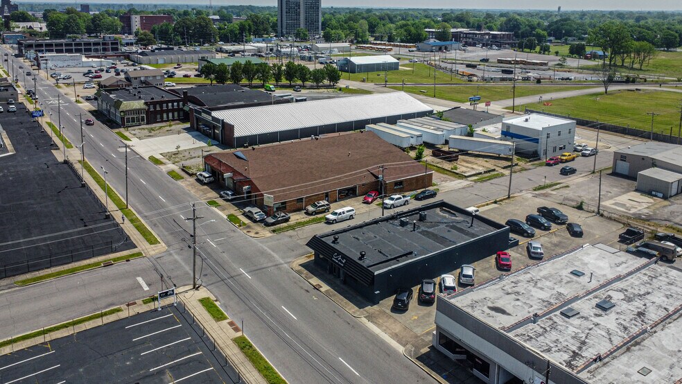 More Photos Of 1200 Broadway St, Paducah Office For Sale