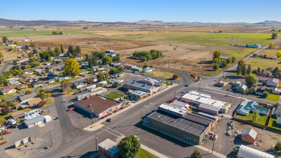 More Photos Of 2126 Broadway st, Malin Sports And Entertainment For Sale