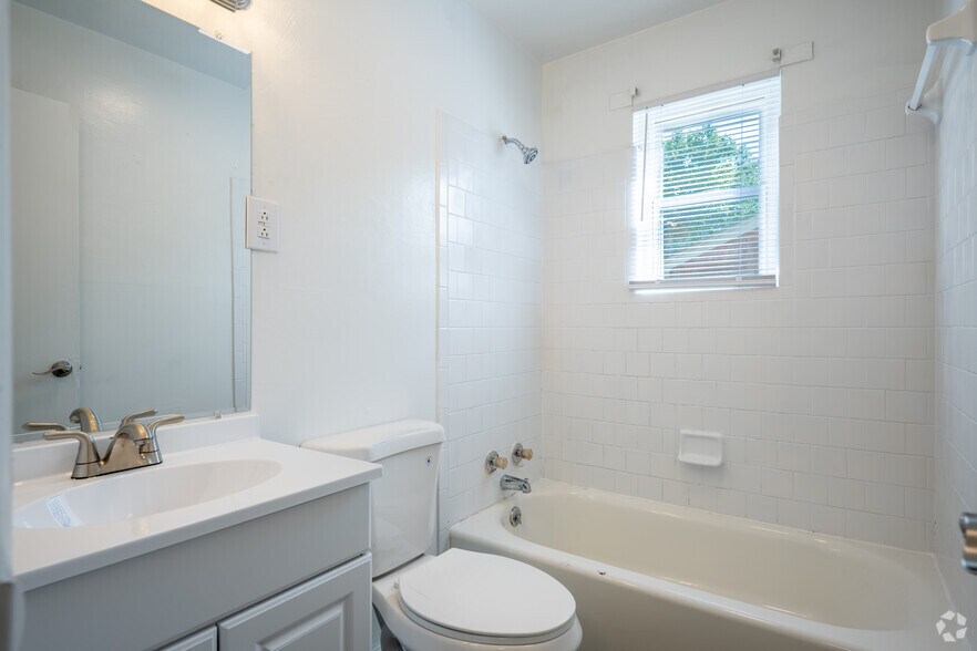 More Photos Of 420 S 21st Ave, Hopewell Apartments For Sale