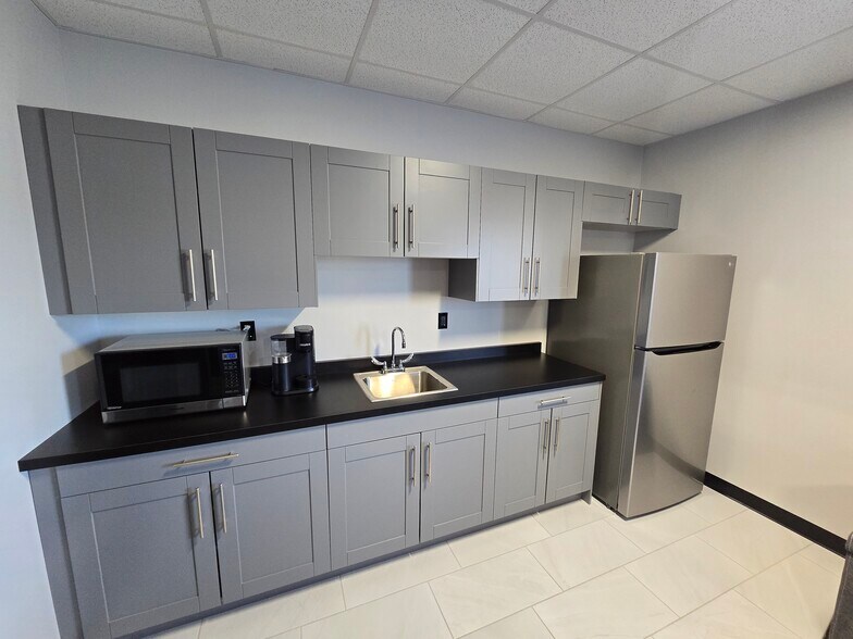 More Photos Of 1155 40th Ave S, Grand Forks Sports And Entertainment For Sale