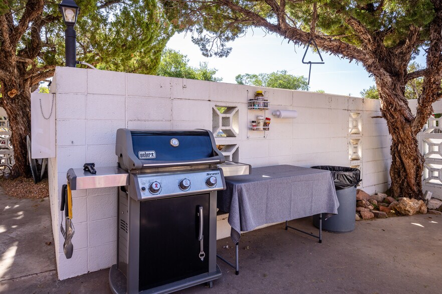 More Photos Of 166 S 400 E, Moab Hotel For Sale