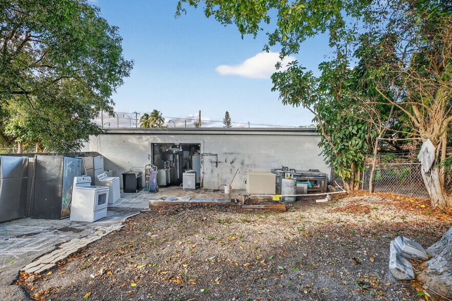 More Photos Of 3928 SW 12th Ct, Fort Lauderdale Manufacturing For Sale