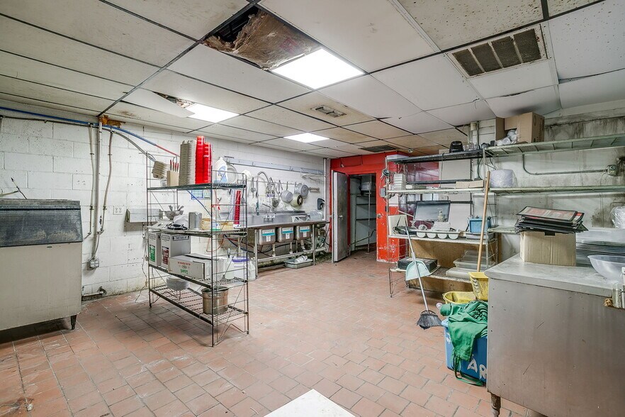 More Photos Of 8901 Jacksboro Hwy, Lakeside Restaurant For Lease