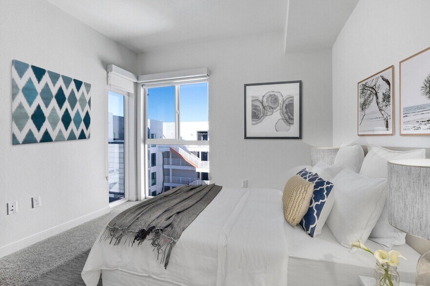 More Photos Of 6625 Reseda Blvd, Reseda Apartments For Lease