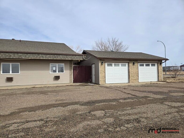 More Photos Of 775 W 5th Ave, Shaunavon Hotel For Sale