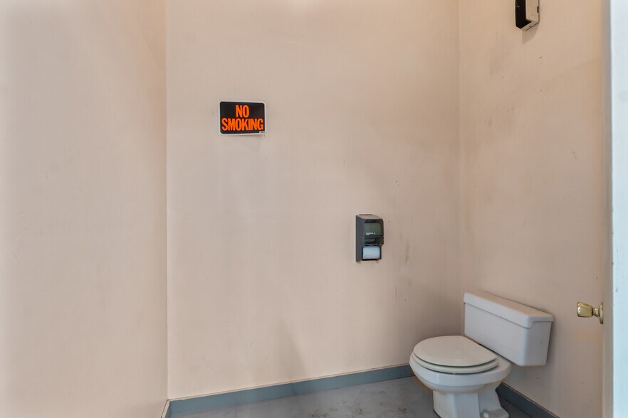 More Photos Of 703 N 7th St, Chewelah Manufacturing For Lease