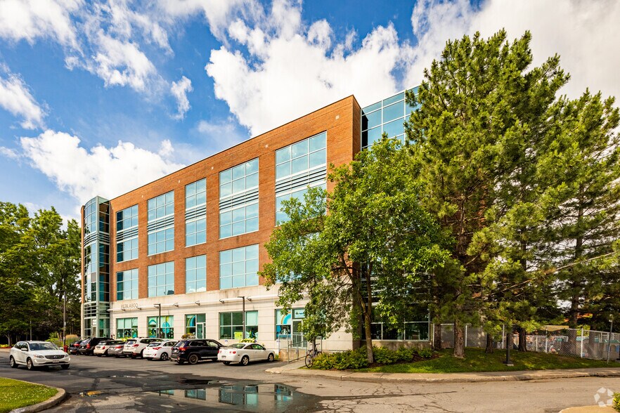 More Photos Of 3000 Boul René-Lévesque, Verdun Office For Lease